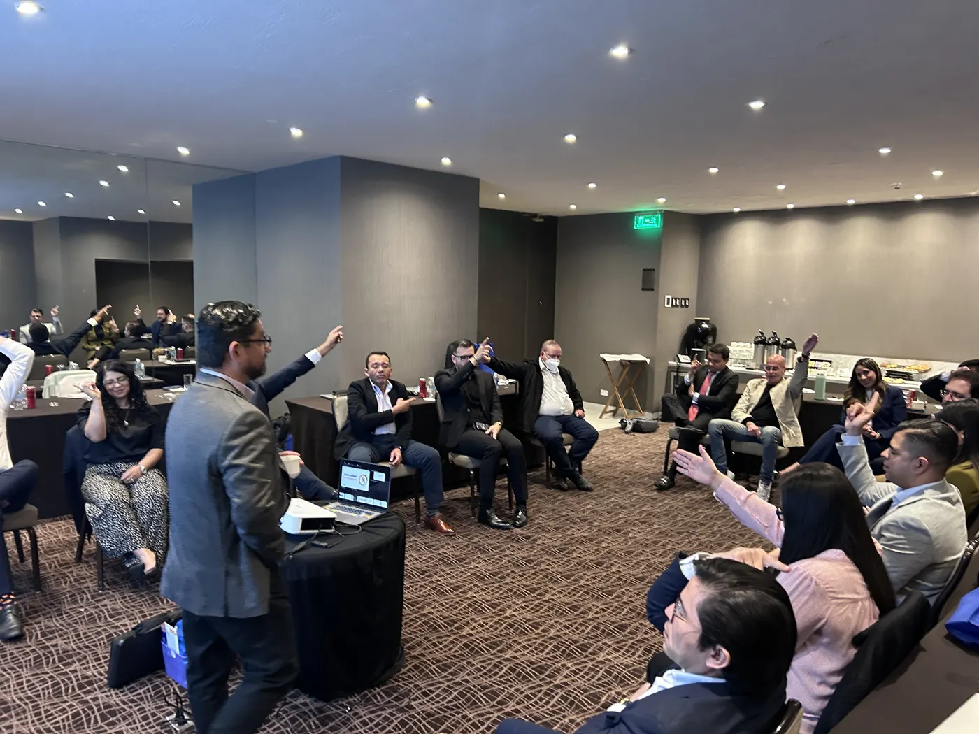 Equipo participando en experiencia de resultados BXQ