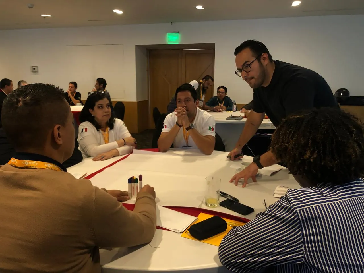 Sesion de resultados con equipo empresarial